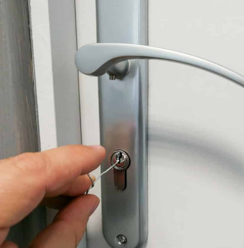 Türöffnung mit Draht